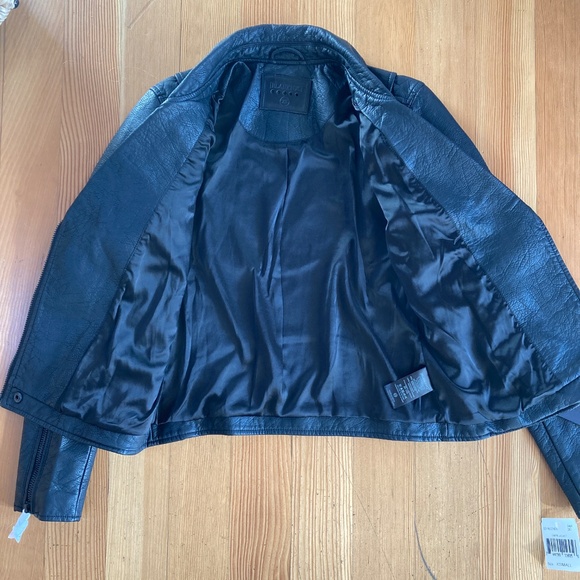 Blank NYC Vegan Leatherette Motorcycle Jacket In All Black Size XS NWT - Picture 9 of 12